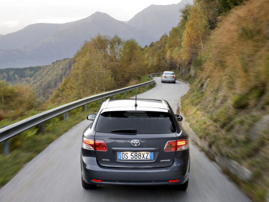  Toyota Avensis Wagon 2008 года  (фото 33 из 53)
